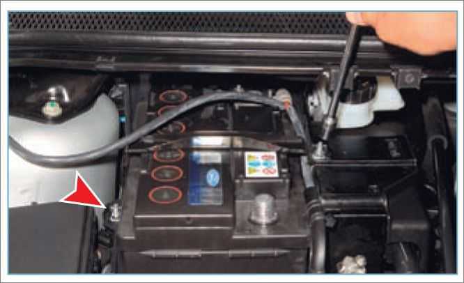 Снятие аккумулятора с Форд Фокус 2 рестайлинг