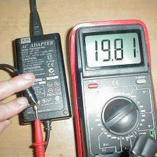 Осмотр адаптера и шнура питания