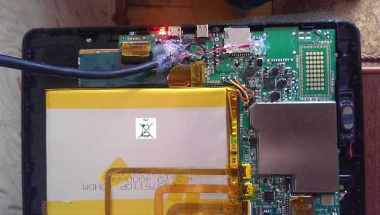 2. Нажимаем и удерживаем кнопку включения