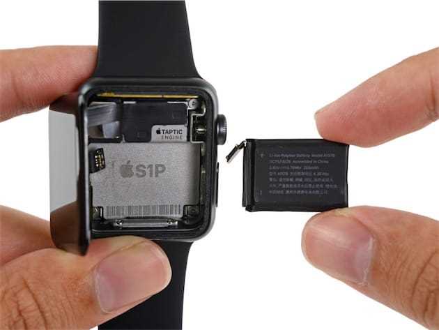 Шаг 5: Закрепление аккумулятора и сборка Apple Watch