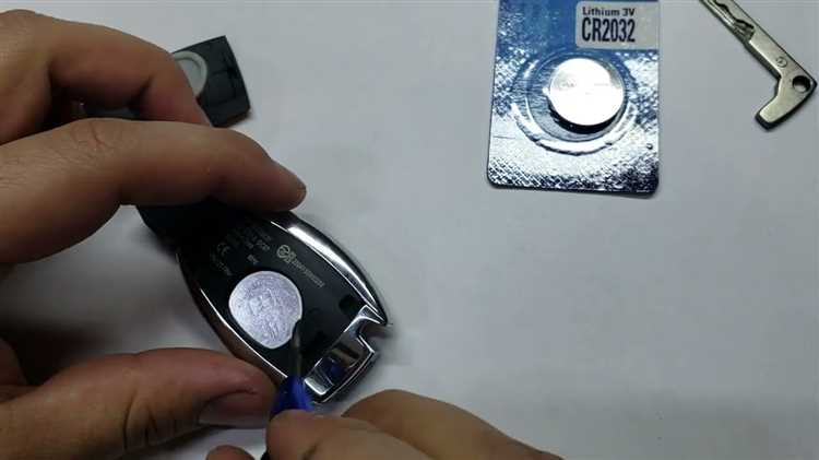 Как заменить батарейку на ключе от Мерседес
