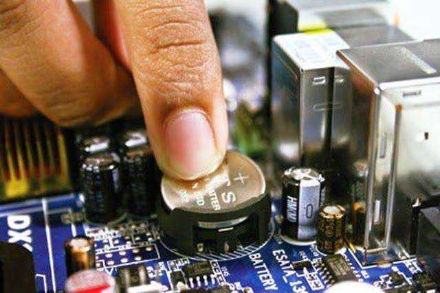 Почему нужно менять батарейку на материнской плате