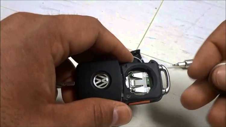 Как заменить батарейку в ключе Фольксваген своими руками: пошаговая инструкция