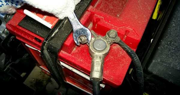 Шаг 1: Снять клеммы старых проводов