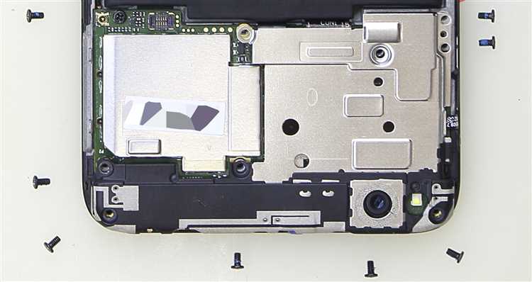 Снятие задней крышки и батареи