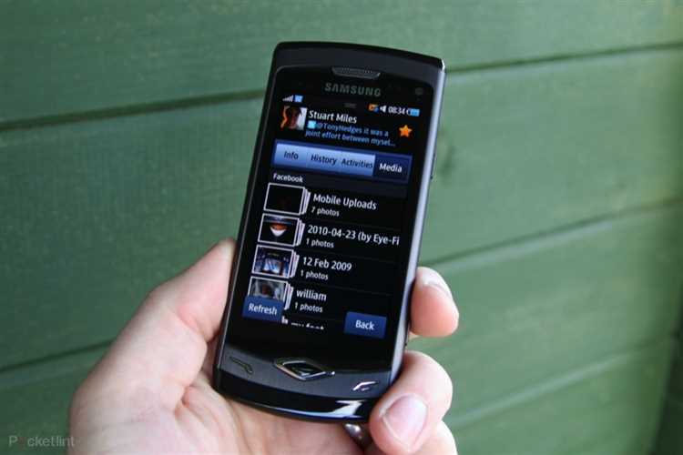 Способ 1: Обновление прошивки через официальное приложение